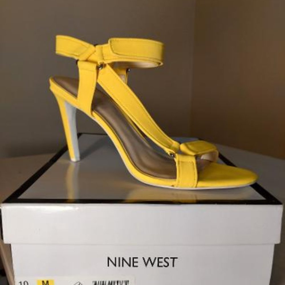Pre-owned NIne West Yellow Open Toe Heel Sandals